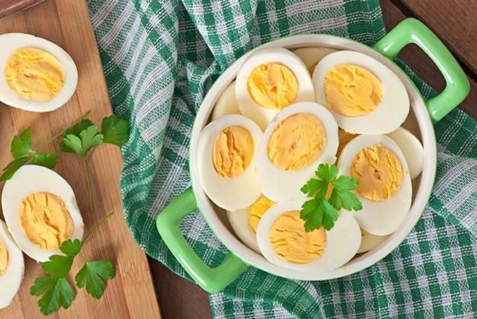Trứng luộc giàu protein giúp cho giảm sút cảm giác buồn nôn do thai kỳ. Ảnh: Freepik.