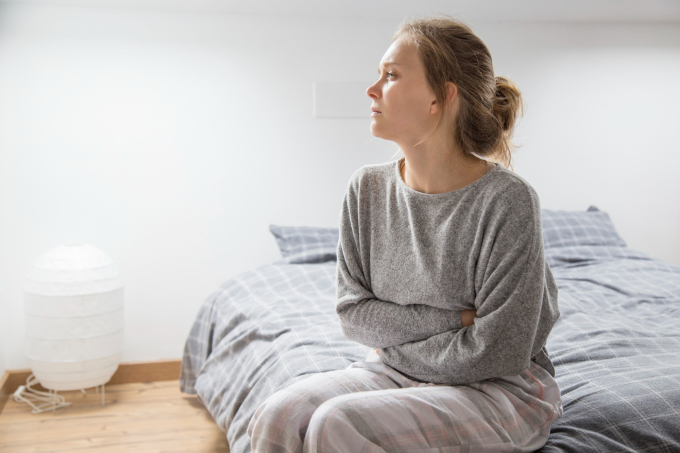 Dịch âm đạo màu nâu có thể mang đến nhiều phiền toái cho các chị em. Ảnh: Freepik