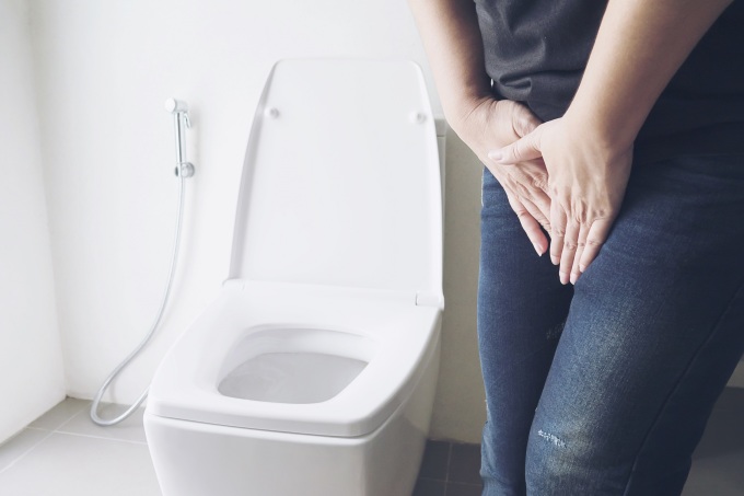 Tiểu không tự chủ, són tiểu ảnh hưởng đến cuộc sống người bệnh. Ảnh: Freepik