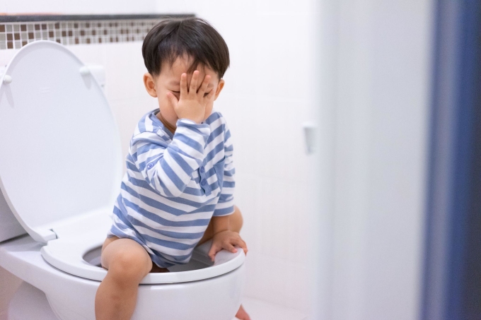 Táo bón là tình trạng khá phổ biến ở trẻ em. Ảnh: Shutterstock