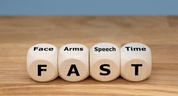 Nhận biết sớm các dấu hiệu đột quỵ theo nguyên tắc FAST giúp chủ động cấp cứu kịp thời. Ảnh: Shutterstock