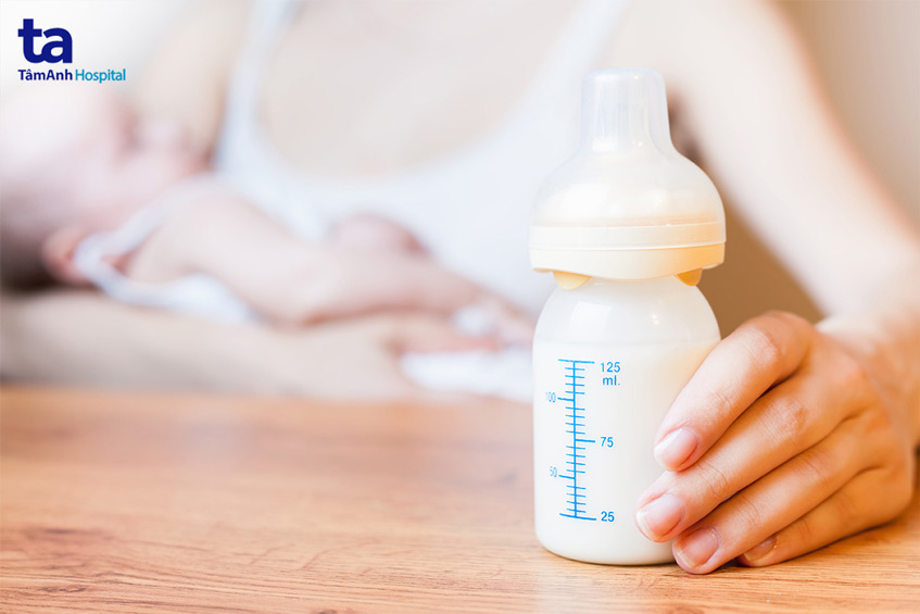 khuyến khích cho trẻ bú sữa mẹ