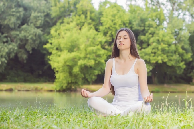 Dành thời gian chăm sóc bản thân là cách giúp chị em giảm stress, giúp điều hòa nội tiết. Ảnh: Shutterstock