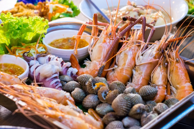 Người bị sỏi oxalat và sỏi photphat không nên nhiều hải sản. Ảnh: Shutterstock