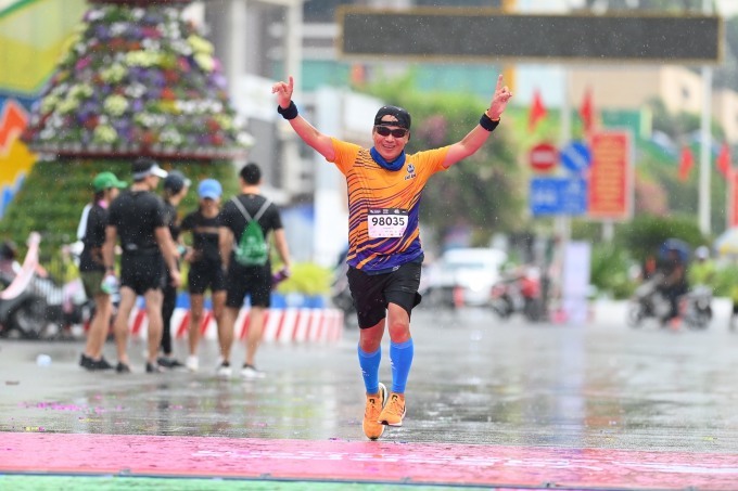 Runner tham gia giải chạy VnExpress Marathon Marvelous Nha Trang hôm nay. Ảnh: VM