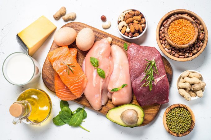 Thực phẩm giàu protein hỗ trợ tăng cường hệ miễn dịch, tốt với người bệnh ung thư bàng quang. Ảnh: Shutterstock