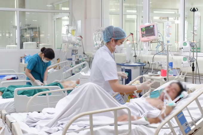 Bệnh nhân Covid-19 điều trị tại Bệnh viện Bệnh nhiệt đới Trung ương chiều 30/8. Ảnh: Quốc Vinh