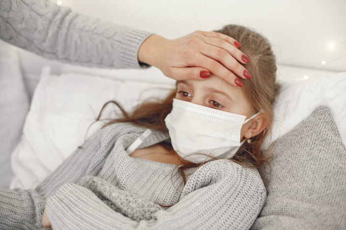 Trẻ nhỏ tuổi mắc cúm nguy hiểm vì hệ miễn dịch chưa hoàn thiện. Ảnh: Freepik