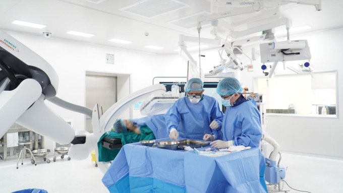 Hệ thống chụp mạch Artis Pheno hiện đại trợ giúp cho bác sĩ trong ca nút mạch. Ảnh: BVĐK Tâm Anh
