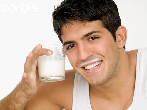 Nam giới uống sữa đậu nành bị yếu sinh lý không?
