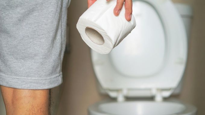 Duy trì thói quen đi vệ sinh tốt cũng là cách giữ cho bàng quang và cơ sàn chậu khỏe mạnh. Ảnh: Men’s Health