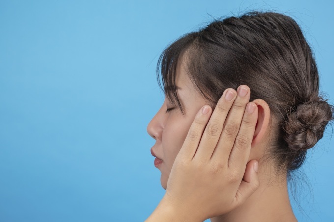 Âm thanh lạ trong tai có thể là dấu hiệu bệnh lý cần thăm. Ảnh: Freepik