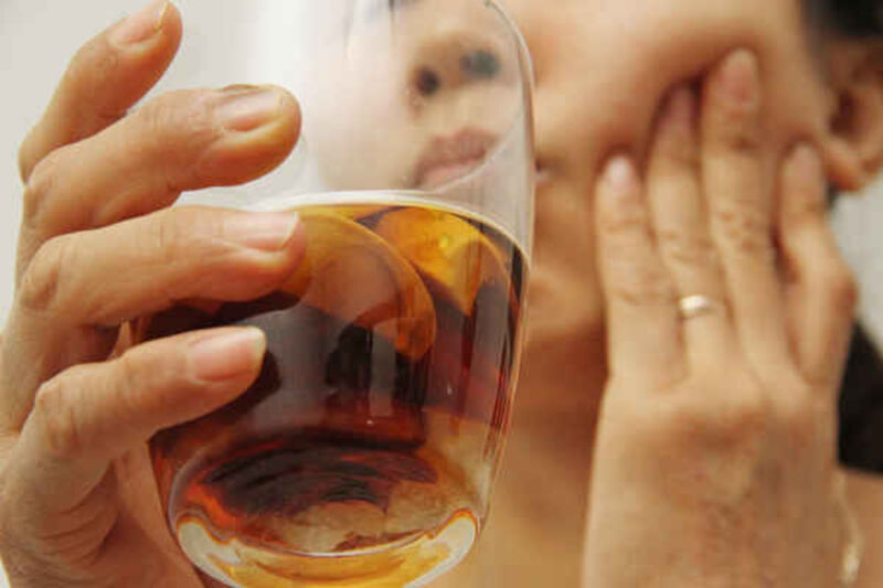 Cách sử dụng rượu tỏi điều trị bệnh trĩ