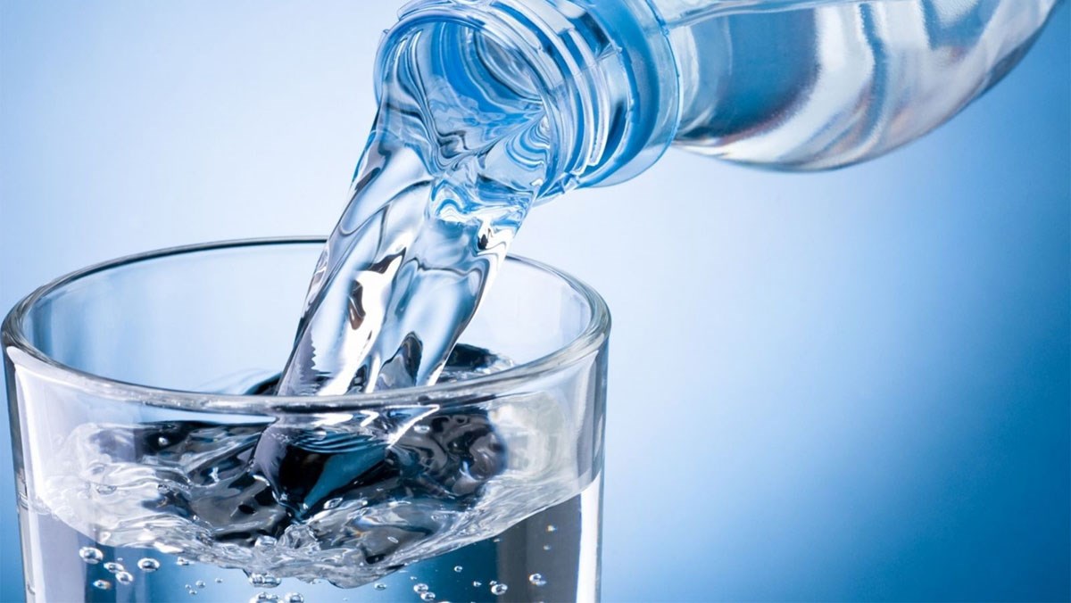 Thức ăn tốt cho người bệnh trĩ: Uống nhiều nước hơn mỗi ngày