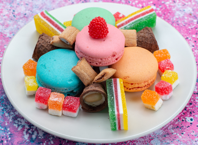 Bánh ngọt chứa nhiều đường không có lợi cho sức khỏe người bệnh viêm xoang. Ảnh: Freepik