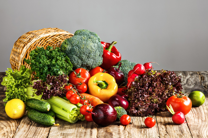Nhóm rau quả không chứa tinh bột được khuyến khích chọn dùng trong bữa ăn cho người bệnh tiểu đường. Ảnh: Freepik