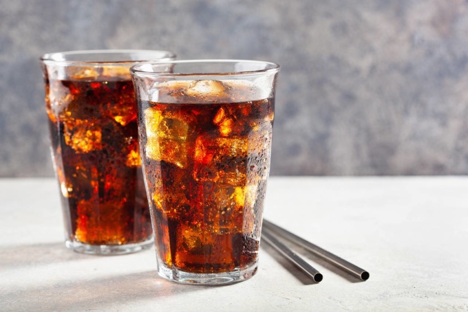 Tiêu thụ quá nhiều đồ uống có đường cũng làm tăng nguy cơ mắc bệnh gout. Ảnh: Freepik
