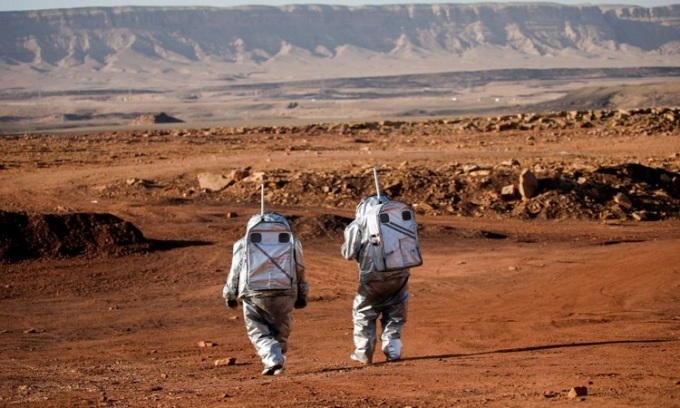 Các nhà khoa học tham gia thử nghiệm mô phỏng sao Hỏa của Áo và Israel. Ảnh: Reuters