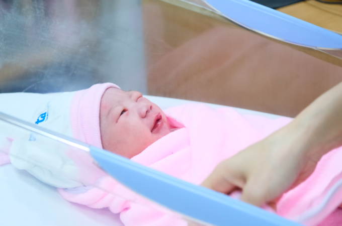 Con gái nhỏ chào đời, cả gia đình chị Trinh kịp đón năm 2023 tại BVĐK Tâm Anh. Ảnh: Hữu Dung.