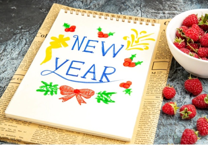 Quả mọng: Các loại quả mọng như dâu tây, nho, việt quất... rất giàu canxi, magie, vitamin C tốt cho thần kinh và các chức năng của não bộ. Magie có trong các loại quả mọng cũng góp phần giúp cơ thể và não bộ thư giãn, điều chỉnh melatonin. Bạn có thể ăn một ít quả mọng vào buổi ăn tối để tạo ra nhiều melatonin vào ban đêm và dễ chìm vào giấc ngủ.