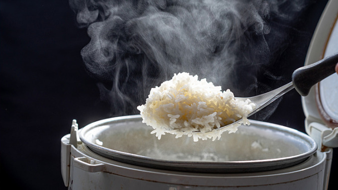 Nhịn cơm hay cắt giảm tinh bột thời gian dài sẽ khiến cơ thể suy nhược. Ảnh: Shutterstock