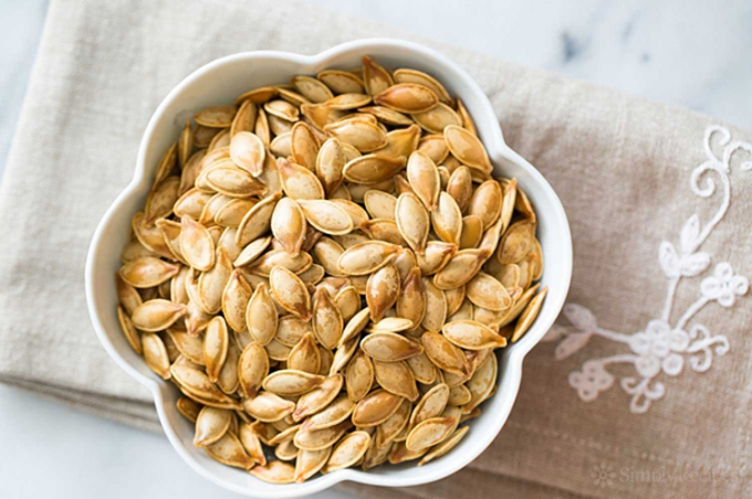 Hạt bí ngô ngày Tết giàu giá trị dinh dưỡng. Ảnh: Womenhealthmag