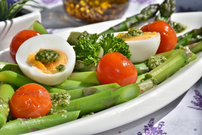 Bữa ăn tự chế biến, cân bằng dinh dưỡng từ rau quả và thịt giúp tăng khả năng mang thai. Ảnh: Pixabay
