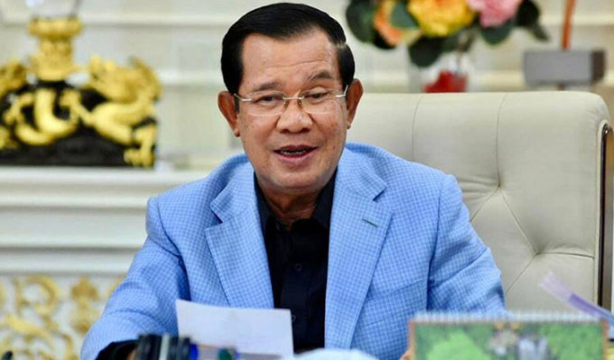 Thủ tướng Hun Sen tuyên bố bỏ quy định đeo khẩu trang và xét nghiệm nhanh Covid-19. Ảnh: AP