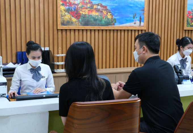 Vợ chồng Hưng làm thủ tục tại Trung tâm Hỗ trợ sinh sản BVĐK Tâm Anh TP HCM. Ảnh: Phương Trinh.