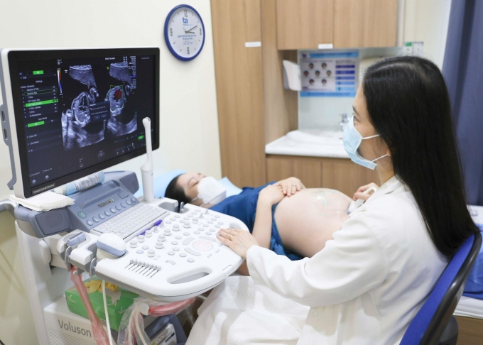 Mẹ bầu siêu âm thai tại Bệnh viện Đa khoa Tâm Anh. Ảnh: Tuệ Diễm