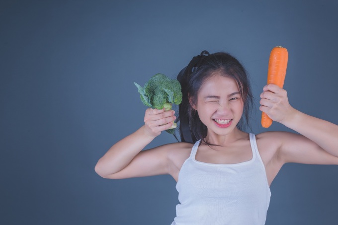 Cà rốt và súp lơ đều là những thực phẩm giúp làn da trẻ đẹp trong ngày hè. Ảnh: Freepik