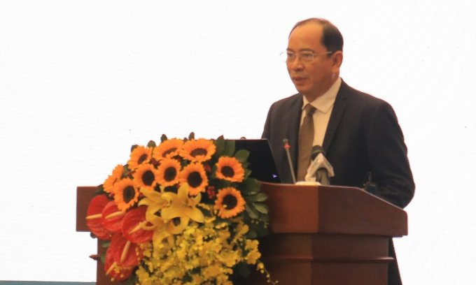 Ông Tăng Chí Thượng, Giám đốc Sở Y tế TP HCM phát biểu tại hội nghị, ngày 17/6. Ảnh: Mỹ Ý