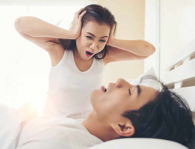 Ngủ ngáy không chỉ ảnh hưởng đến giấc ngủ mà cả khả năng sinh lý của nam giới. Ảnh: Freepik