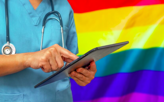 Luật chuyển giới chưa được ban hành khiến người chuyển giới nói riêng và LGBT vẫn còn nhiều thiệt thòi về mặt chăm sóc sức khỏe. Ảnh: Freepik