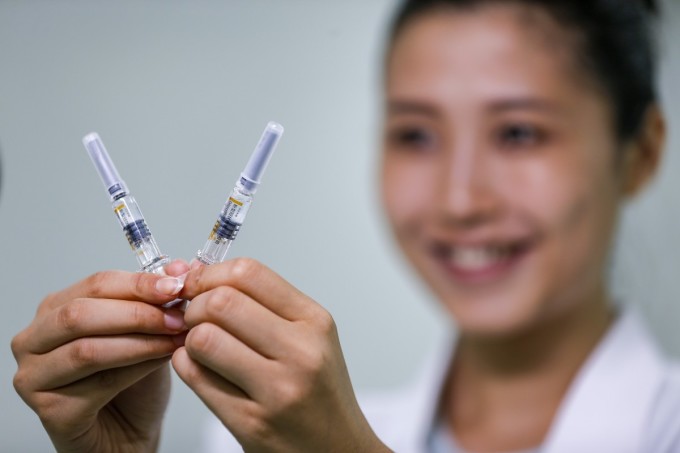 Minh họa nghiên cứu các mũi vaccine. Ảnh: Xinhua
