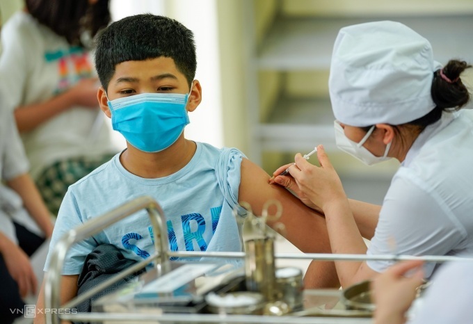 Trẻ em được tiêm vaccine tại Hà Nội. Ảnh: Giang Huy