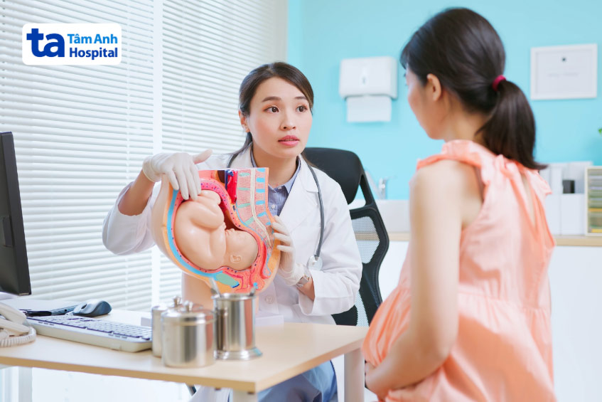 mẹ cần đến gặp bác sĩ khi có triệu chứng bất thường