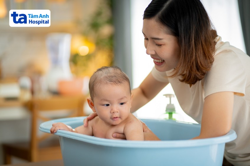 thắc mắc sốt xuất huyết có được tắm không