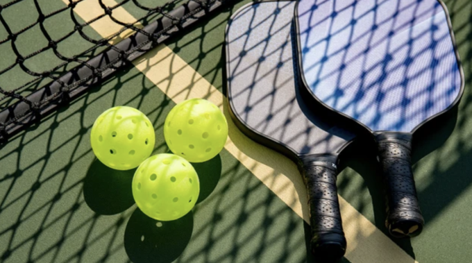 Pickleball là một môn thể thao mới nổi, đang phát triển mạnh mẽ tại Việt Nam. Ảnh: People