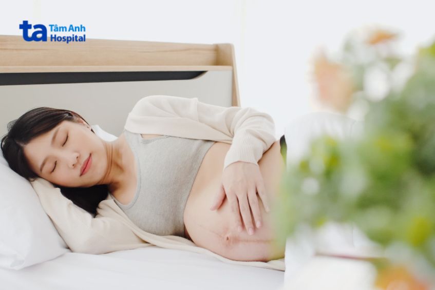 Mẹ bầu bị đa ối cần dành nhiều thời gian để nghỉ ngơi hơn