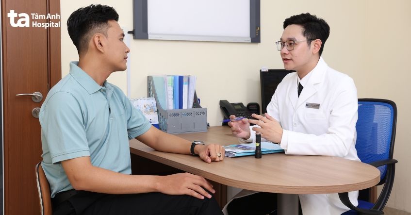 khám với bác sĩ da liễu