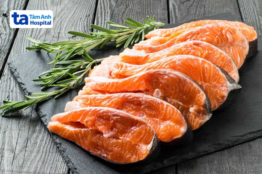 Sau khi sinh mổ, mẹ nên sử dụng các loại cá béo để tăng cường miễn dịch, cải thiện sức khỏe