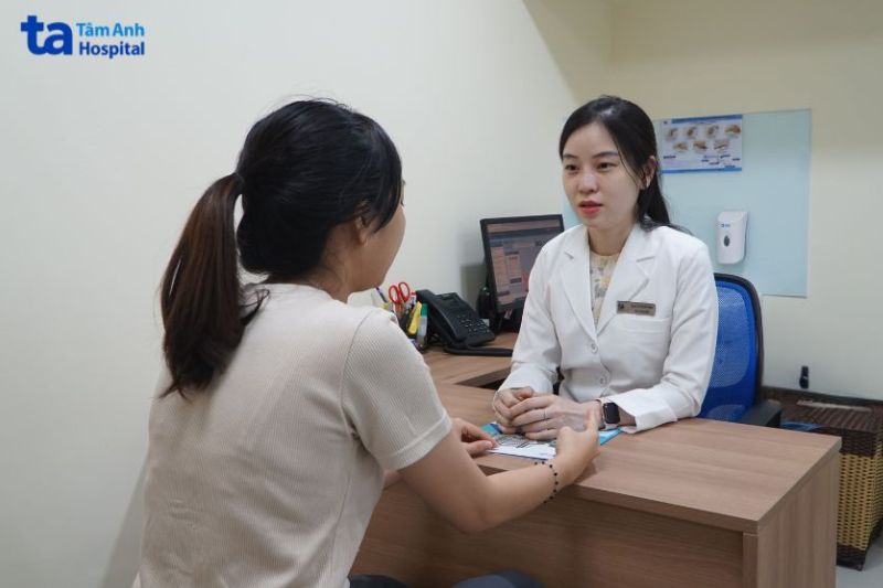 bác sĩ Trang BVĐK Hưng Thịnh tư vấn da liễu