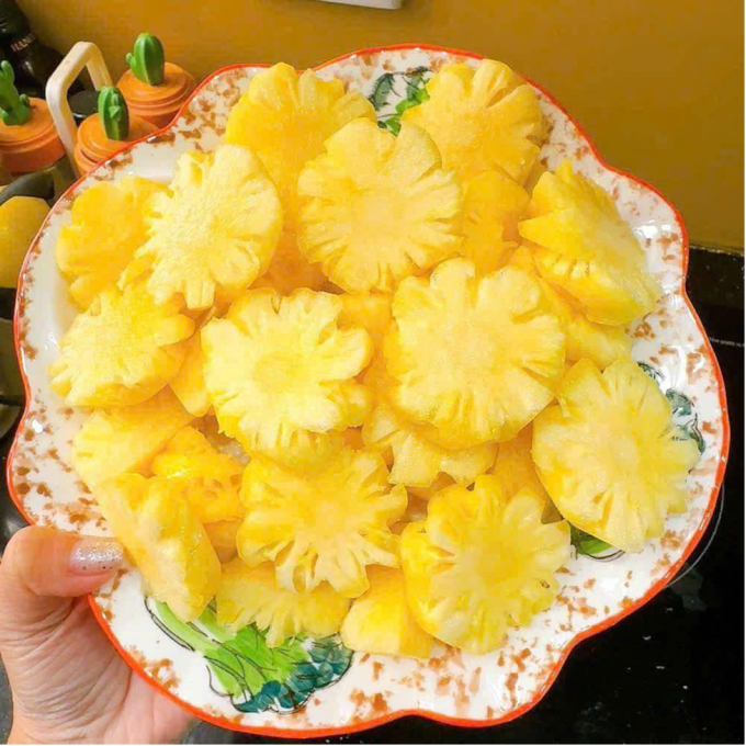 Dứa chua, nhiều axit không tốt cho dạ dày. Ảnh: Mê Linh