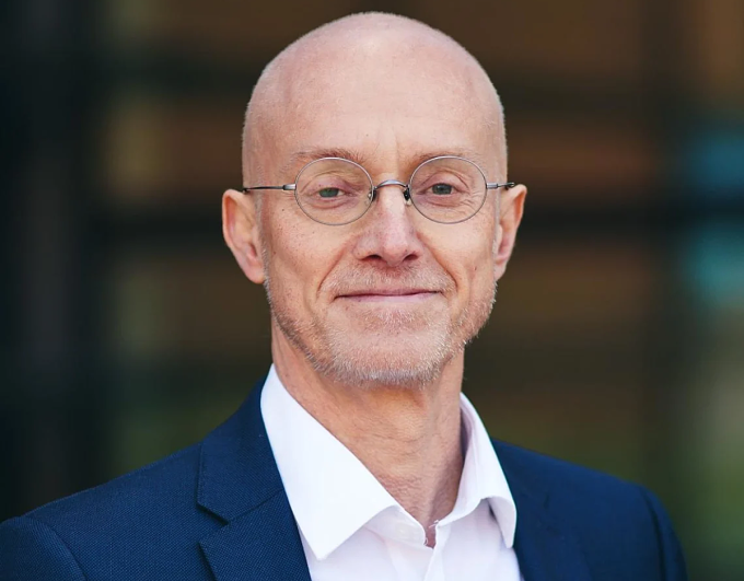 Giáo sư Peter Horby, Giám đốc Viện Khoa học Đại dịch thuộc Đại học Oxford. Ảnh: Oxford University