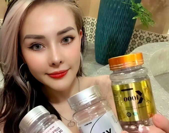 DJ Ngân 98 giới thiệu các viên uống giảm cân trên Facebook cá nhân.