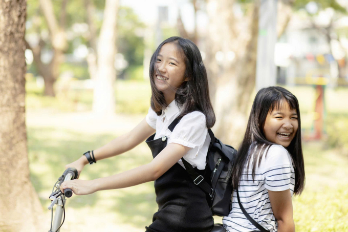 Nhiều trẻ trong tuổi vị thành niên chưa được bố mẹ hướng dẫn về HPV và các bệnh liên quan. Ảnh minh họa: vecteezy