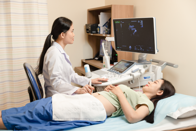 Phụ nữ trẻ khám sức khỏe sinh sản trước khi chuẩn bị mang thai. Ảnh minh họa: Phòng khám Đa khoa Tâm Anh Quận 7