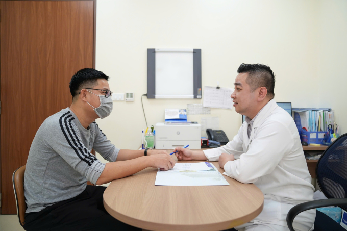 Bác sĩ Tân khám cho bệnh nhân. Ảnh minh hoạ: Bệnh viện Đa khoa Tâm Anh