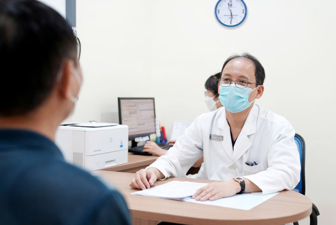 Bác sĩ Khanh tư vấn cho người bệnh. Ảnh minh họa: Bệnh viện Đa khoa Tâm Anh